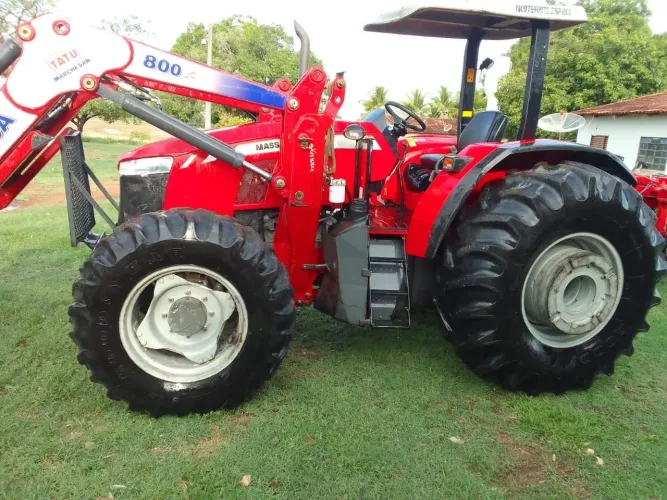 Trator Massey 6713