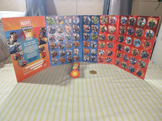 Coleção Marvel Super-herois VS Vilões Bistek completa (tazos)