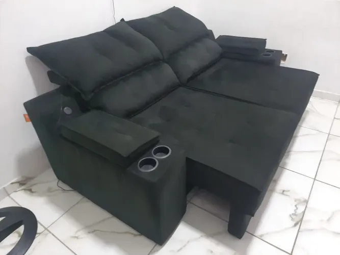 SOFÁ RETRÁTIL 2 LUGARES COM USB