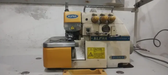 Máquina de Custura Industrial Overloque Três Fios- ALPHA 