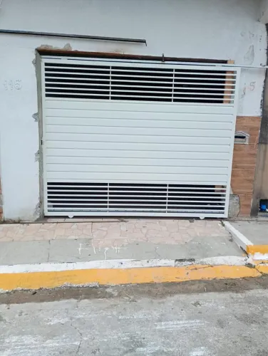 Casa à venda em Pirangi Praia - Rua principal