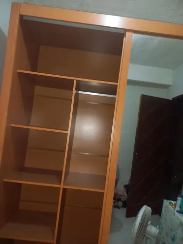 Guarda roupa, comprei 2 meses de uso, porém tive que mudar de casa e minha nova casa n deu