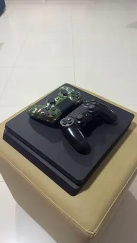 PLAYSTATION 4