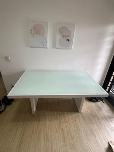Mesa de jantar com tampo de vidro