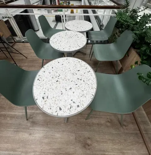 Mesa de Granilite com Pé de Ferro para Copas