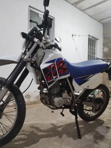 moto XR 200 ano 2001 extra em dia pra transferir