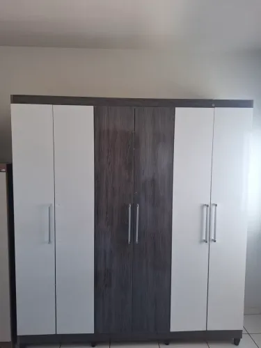 Guarda-roupa casal 6 portas em ótimo estado!!
