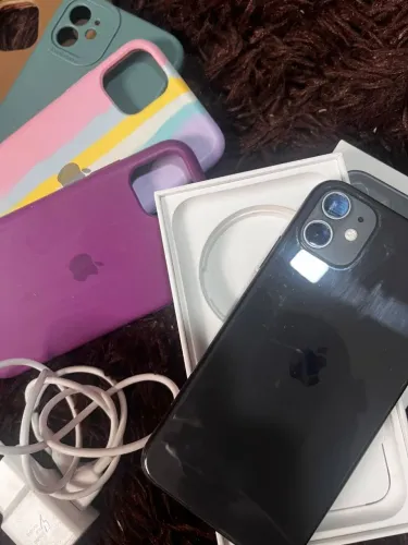 IPHONE 11 IMPECÁVEL! 64GB BATERIA 100% ACOMPANHA CARREGADOR E 4 CAPINHAS