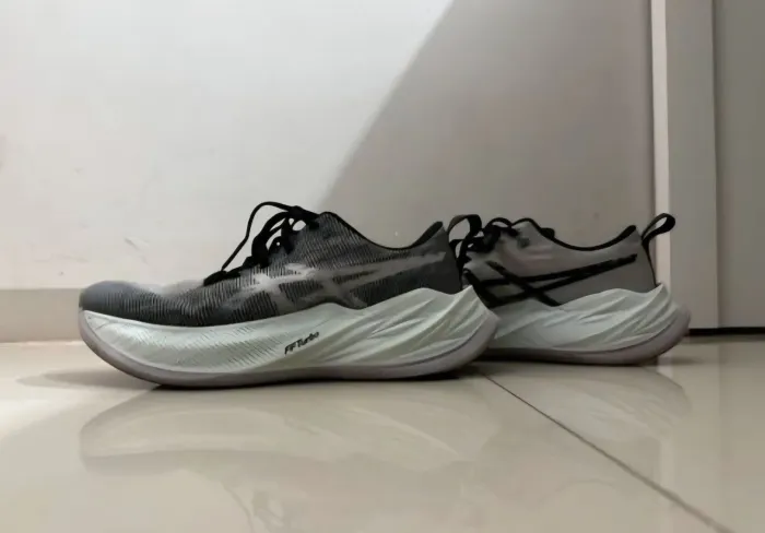 TÊNIS ASICS SUPERBLAST