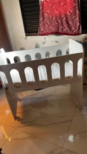 Mini berço com com colchão e suporte pro mosquiteiro
