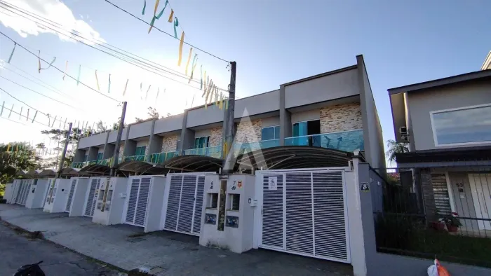 Sobrado geminado com 2 quartos à venda no bairro Costa e Silva em Joinville - R$ 450.000,0