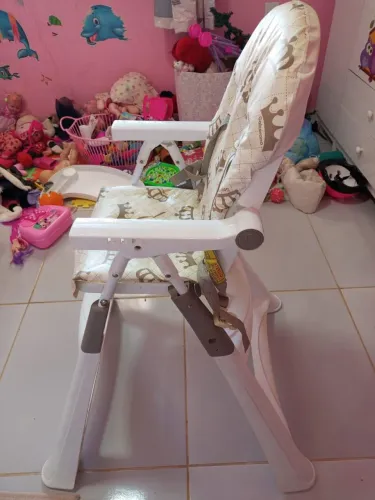 Cadeirinha de alimentação 