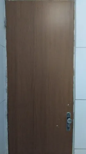 Porta 0,60 x 2,10 amadeirada com fechadura e chave