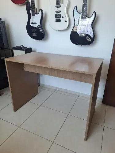 Mesa amadeirada