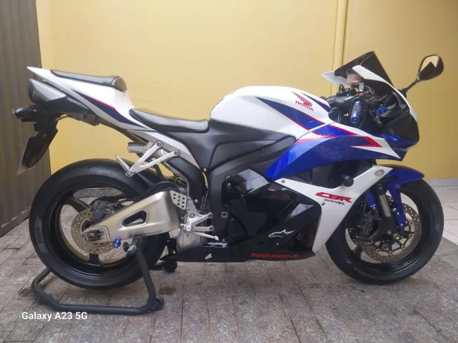 Cbr 600rr extremamente conservada