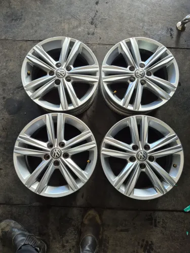 Jogo de roda 15 vw furação 5×100 semi-nova (1.800 em 6× no ct