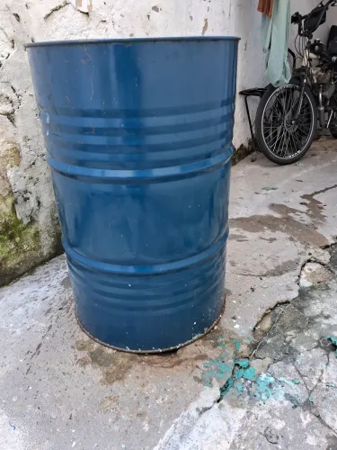 Vende tambor novo 200 lt col Azul  100 cada  tambor  180 os dois 