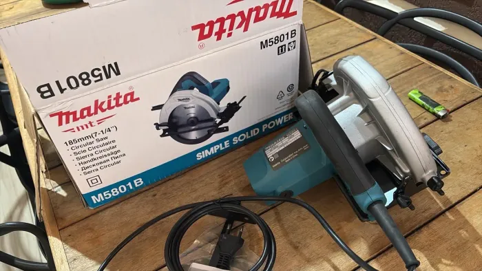 Vendo serra circular makita