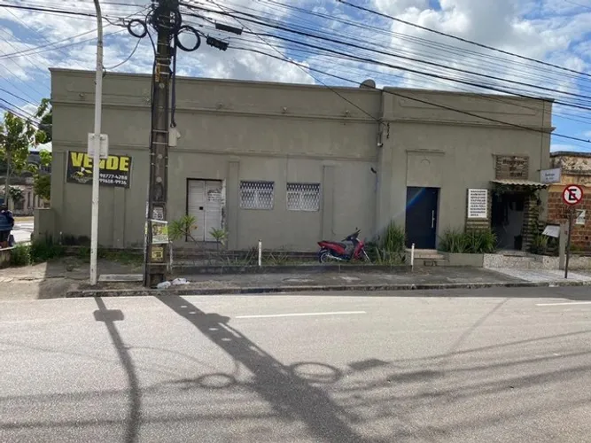 Prédio Comercial com 17 salas na Av. João Machado, vizinho ao fórum criminal.