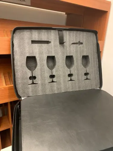Mala Samsonite para transporte de vinhos e taças de cristais