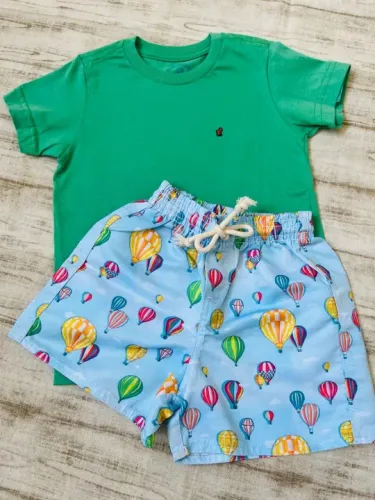 Conjunto de camiseta e bermuda para menino