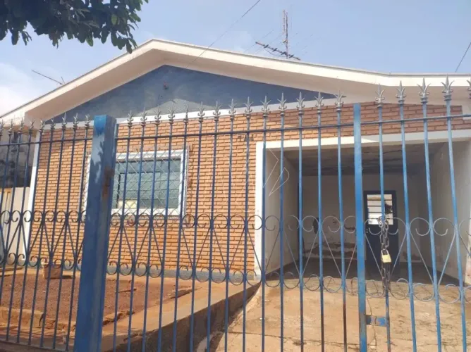Venda de Casas / Padrão na cidade de Araraquara