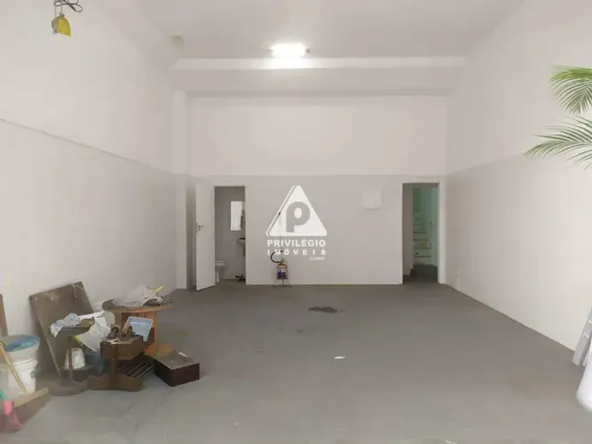 Loja Comercial à Venda no Catete (RJ) 2 Salas, 45m²