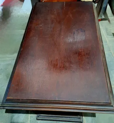 Mesa de centro antiga de madeira maciça