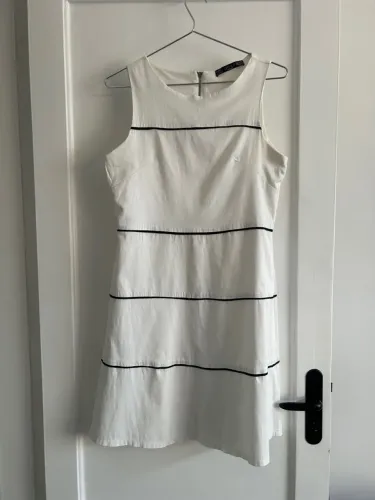 Vestido branco recorte preto