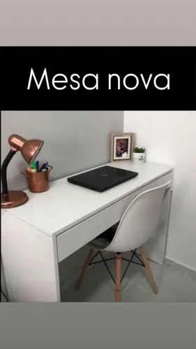 Mesa nova para estudo ou escritório e maquiagem e manicure 