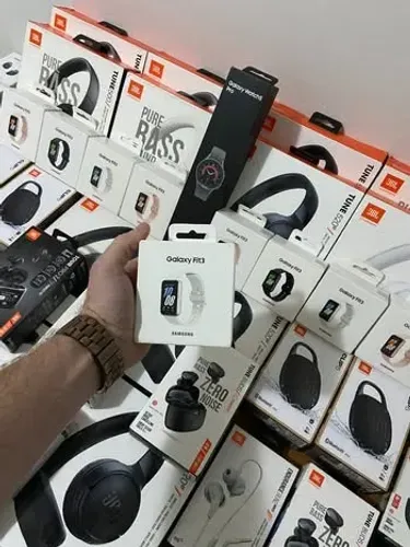 CAIXA LACRADA - Relógio SmartWatch Samsung Galaxy Fit3 / Display 1.6" - Prata