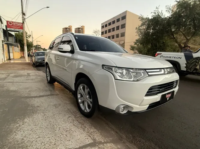 OUTLANDER 2.0 AUTOMÁTICO 2014