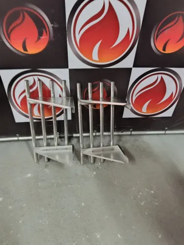 Prateleira tubular toda de inox usada em ótimo estado tenho 2 unidades disponíveis