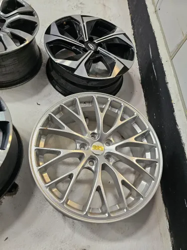 Jogo de Rodas Esportivas scorro aro 18 5x112/114