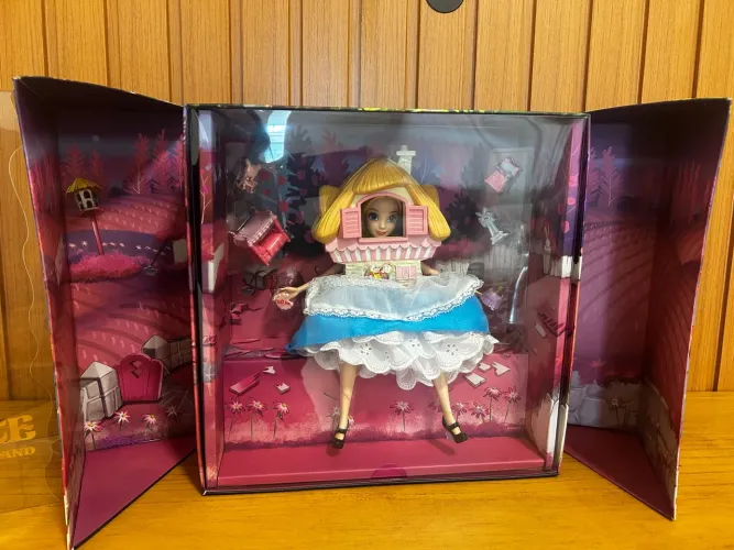 Boneca Disney Collector Alice in Wonderland - Mattel