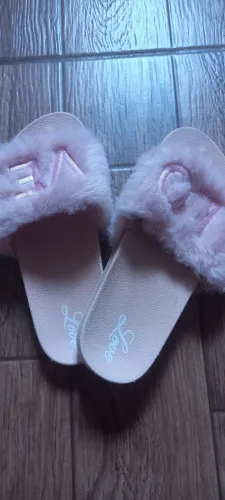 ChineloRosa com Detalhes de Pelúcia 'Love' - Novo