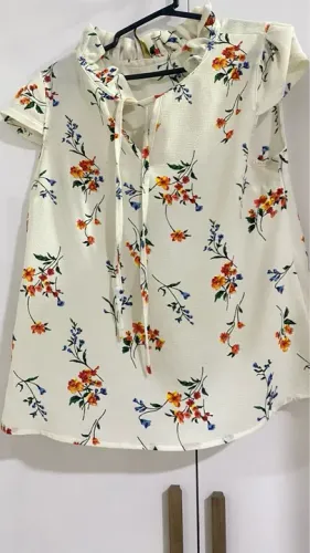 Blusa feminina floral branca