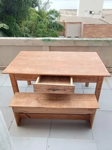 Mesa Rustica com 2 bancos 