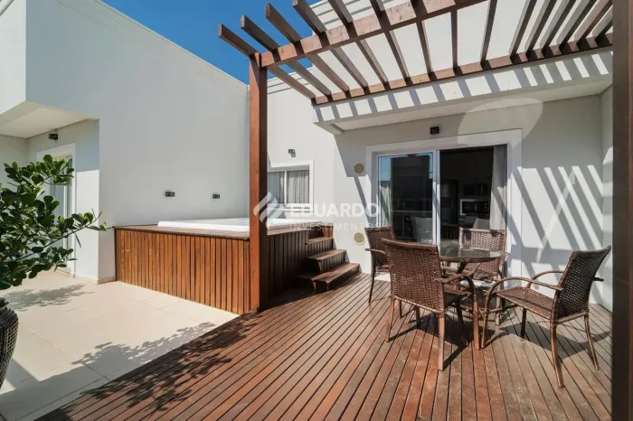 Cobertura duplex à venda no Edifício Costa Azul com 04 dormitórios em Bombinhas