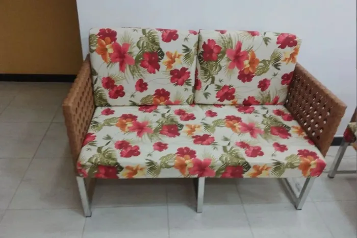 Conjunto de sofá de 2 lugares + mesa de centro+ rack para tv.