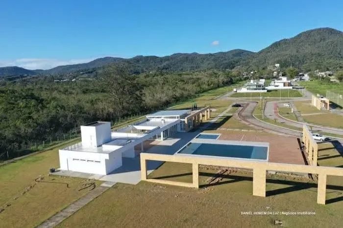 TERRENOS NO CONDOMÍNIO FECHADO VILLA RATONES
