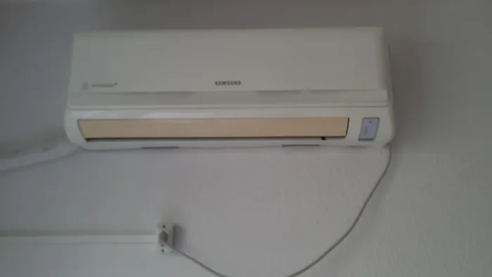 Ar condicionado Samsung 9 mil BTU com controle remoto