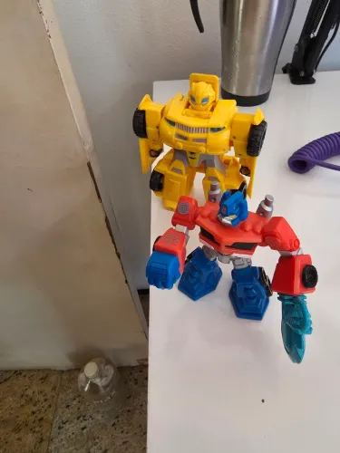 Brinquedos dos transformes 