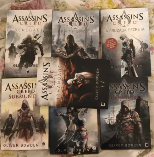 Coleções de Livros - Assasins Creed & Diario de um Banana