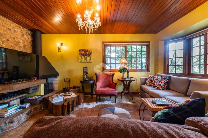 Casa em condomínio em Canela com 3 quartos!