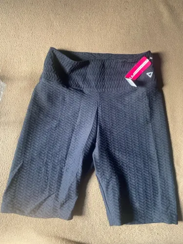 Bermuda Fitness Texturizada. Romance Academia