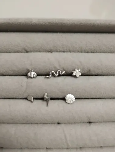 Lote de piercings em titanio