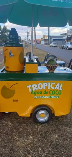 Carinho de água de Coco