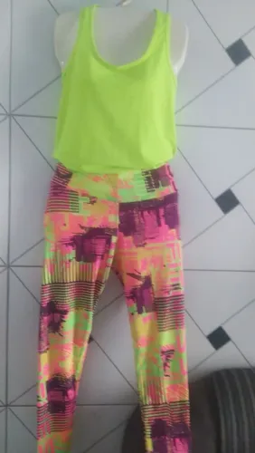 Conjunto de Blusa e Legging - Neon