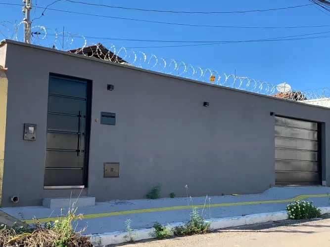 Casa 03 qtos Jd Luz prox buriti shopping 